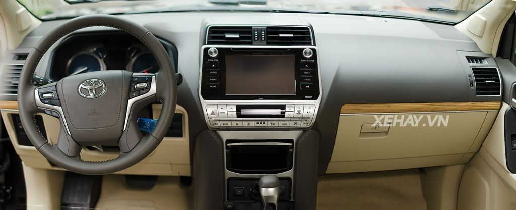 Bắt gặp bộ đôi Toyota Land Cruiser Prado VX 2018 đầu tiên về Việt Nam