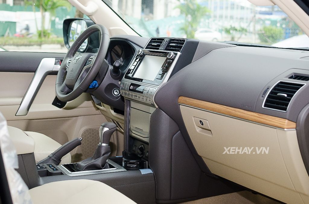 Bắt gặp bộ đôi Toyota Land Cruiser Prado VX 2018 đầu tiên về Việt Nam