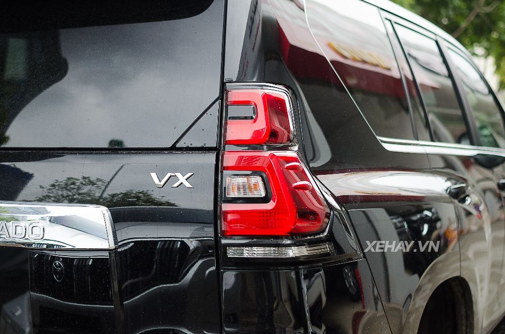 Bắt gặp bộ đôi Toyota Land Cruiser Prado VX 2018 đầu tiên về Việt Nam