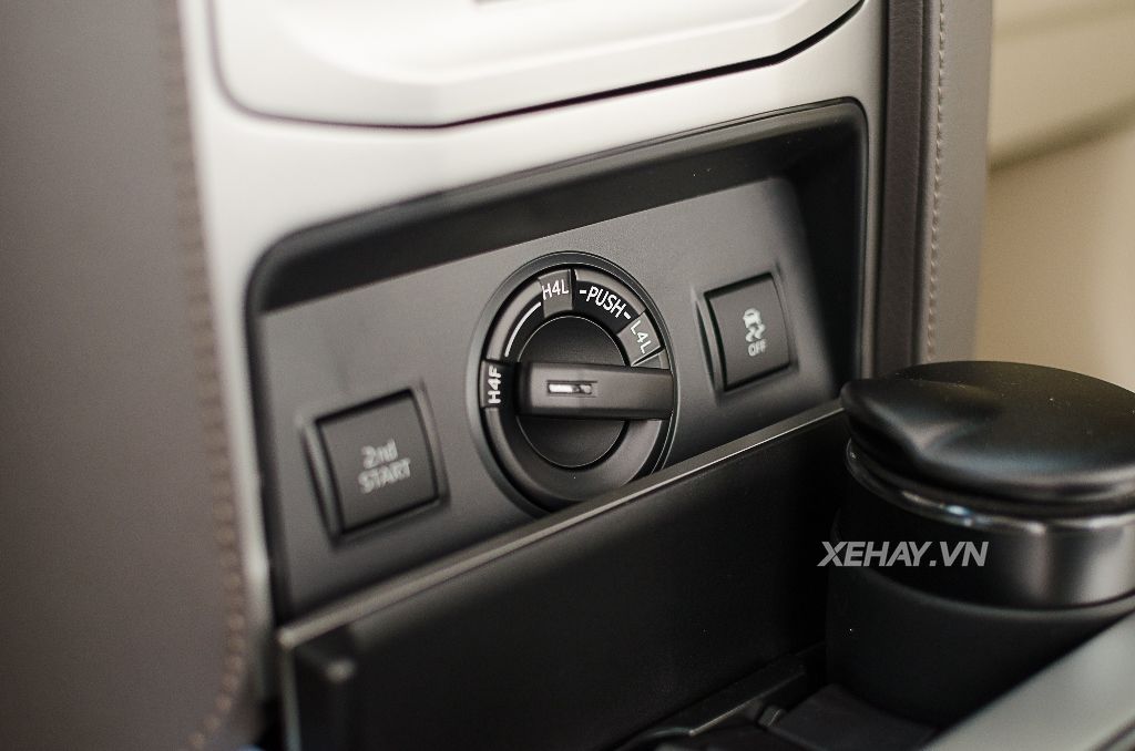 Bắt gặp bộ đôi Toyota Land Cruiser Prado VX 2018 đầu tiên về Việt Nam