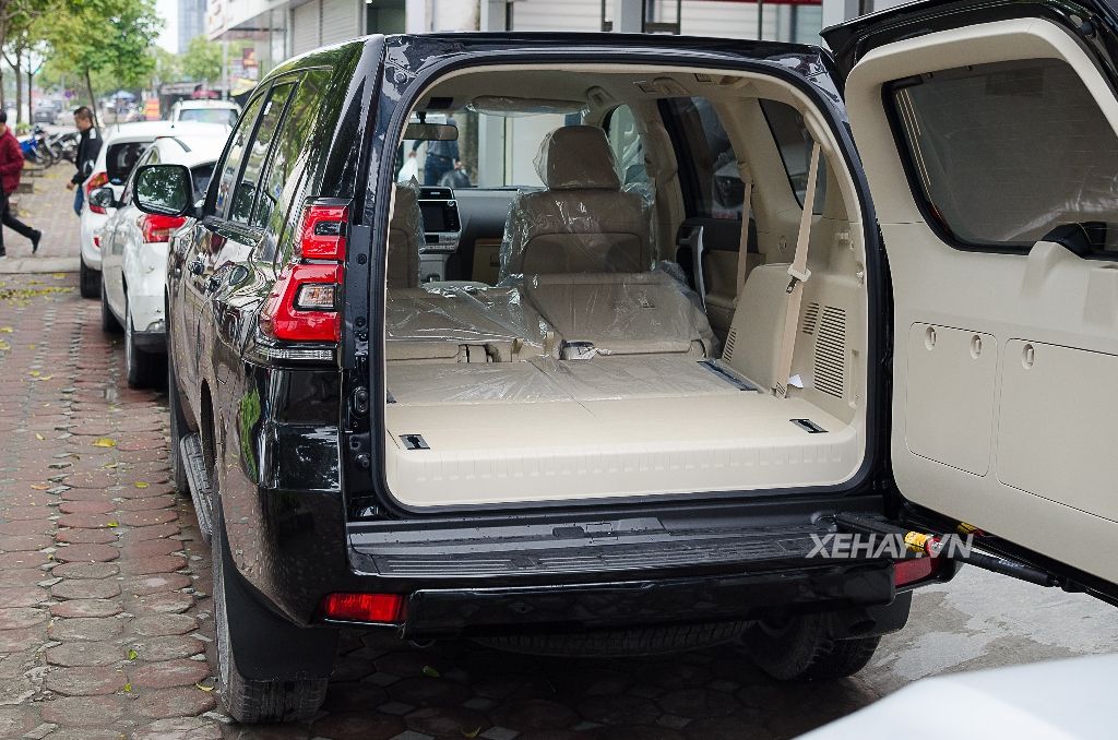 Bắt gặp bộ đôi Toyota Land Cruiser Prado VX 2018 đầu tiên về Việt Nam