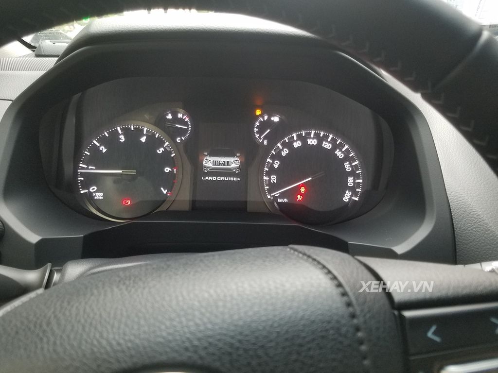 Bắt gặp bộ đôi Toyota Land Cruiser Prado VX 2018 đầu tiên về Việt Nam