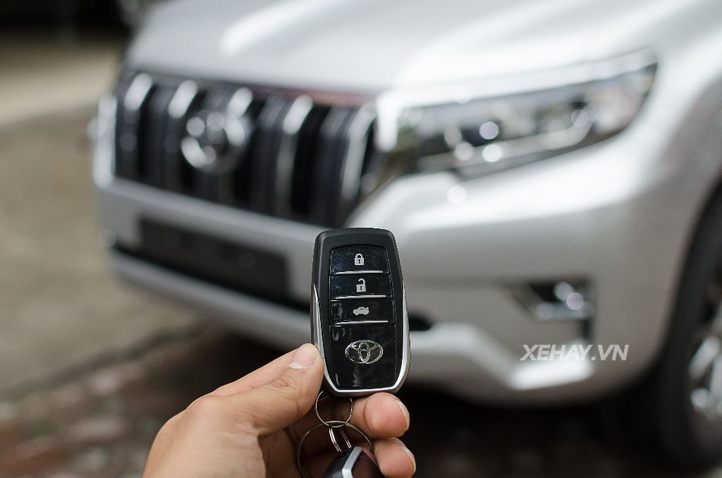 Bắt gặp bộ đôi Toyota Land Cruiser Prado VX 2018 đầu tiên về Việt Nam