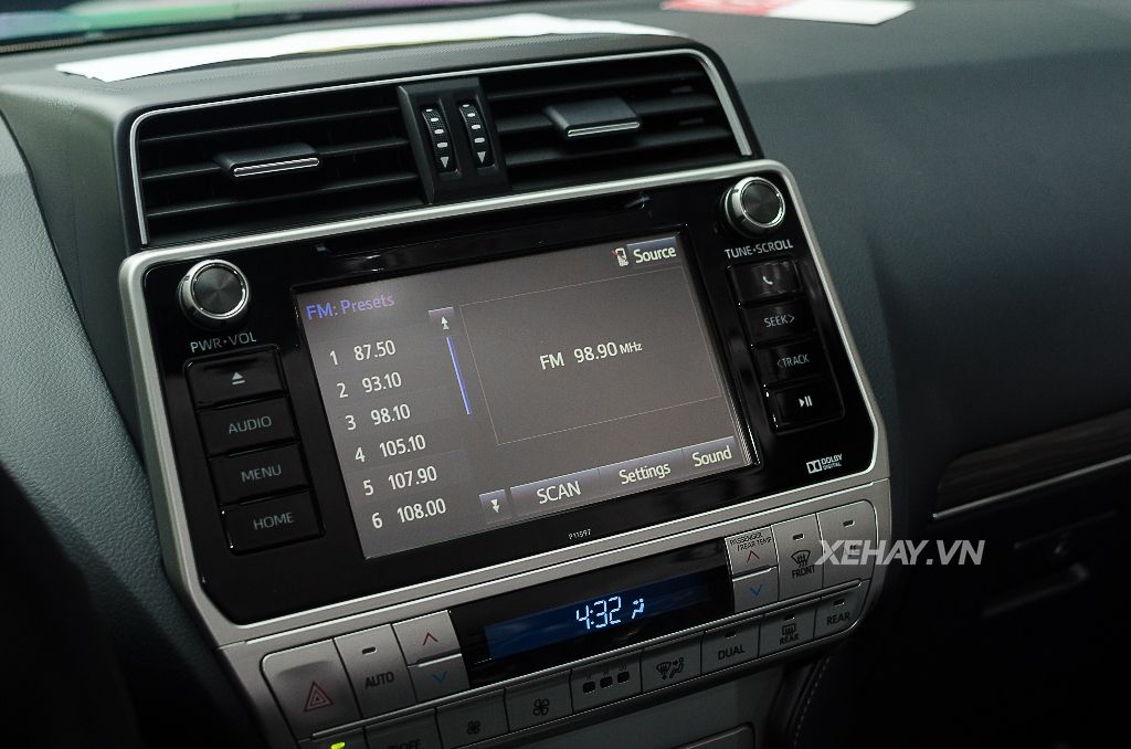 Bắt gặp bộ đôi Toyota Land Cruiser Prado VX 2018 đầu tiên về Việt Nam