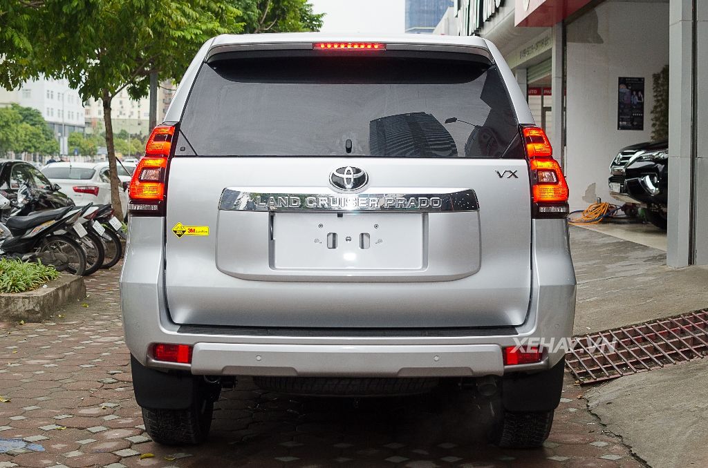 Bắt gặp bộ đôi Toyota Land Cruiser Prado VX 2018 đầu tiên về Việt Nam