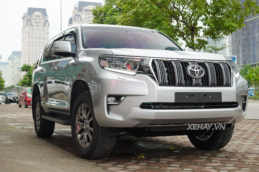Bắt gặp bộ đôi Toyota Land Cruiser Prado VX 2018 đầu tiên về Việt Nam