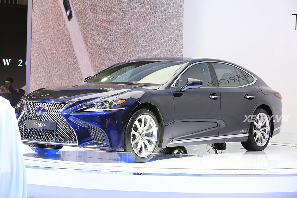 Lexus LS500h 2018 tại Việt Nam chốt giá 7,6 tỷ đồng, quyết cạnh tranh với Mercedes-Maybach S450