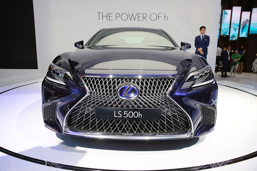 Lexus LS500h 2018 tại Việt Nam chốt giá 7,6 tỷ đồng, quyết cạnh tranh với Mercedes-Maybach S450
