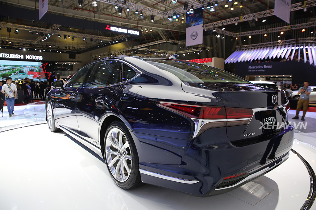 Lexus LS500h 2018 tại Việt Nam chốt giá 7,6 tỷ đồng, quyết cạnh tranh với Mercedes-Maybach S450