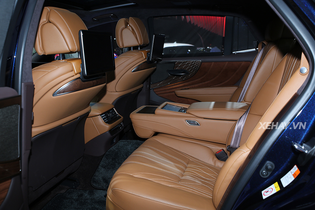Lexus LS500h 2018 tại Việt Nam chốt giá 7,6 tỷ đồng, quyết cạnh tranh với Mercedes-Maybach S450