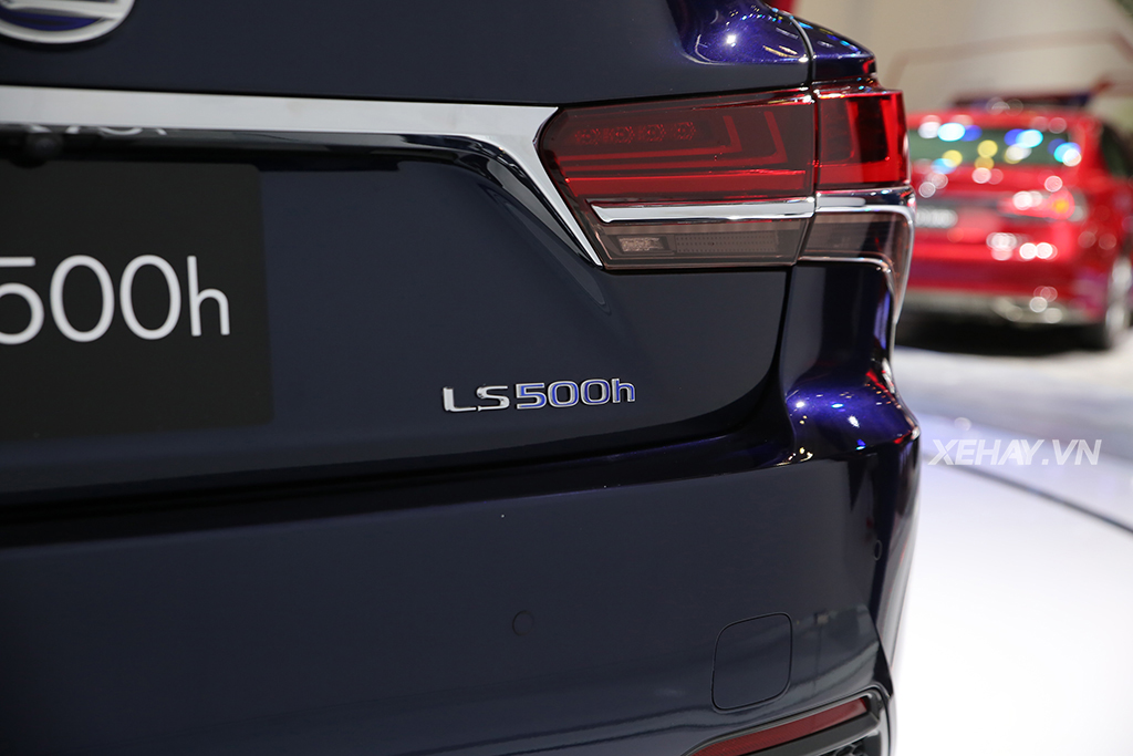 Lexus LS500h 2018 tại Việt Nam chốt giá 7,6 tỷ đồng, quyết cạnh tranh với Mercedes-Maybach S450