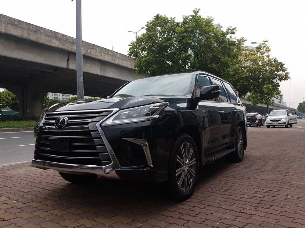 Lexus LX570 nhập khẩu từ Mỹ có giá 8,8 tỷ đồng tại Việt Nam