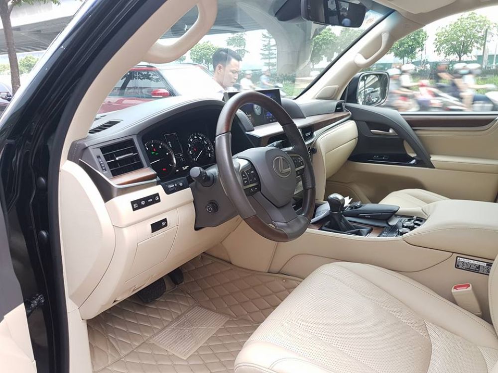 Lexus LX570 nhập khẩu từ Mỹ có giá 8,8 tỷ đồng tại Việt Nam