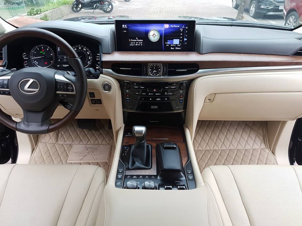 Lexus LX570 nhập khẩu từ Mỹ có giá 8,8 tỷ đồng tại Việt Nam