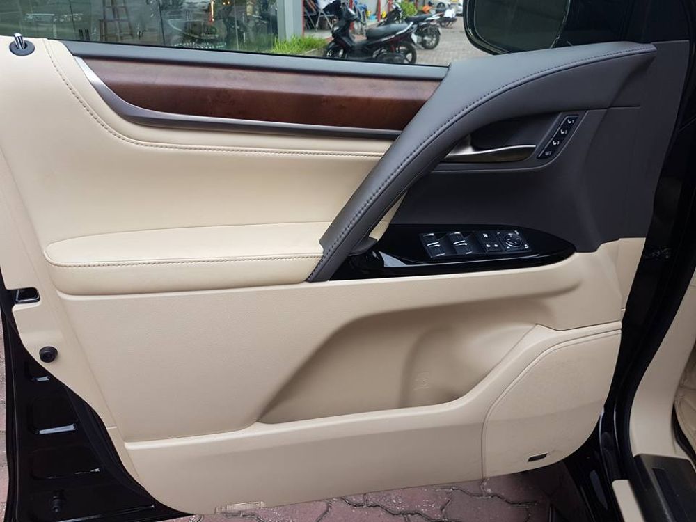 Lexus LX570 nhập khẩu từ Mỹ có giá 8,8 tỷ đồng tại Việt Nam