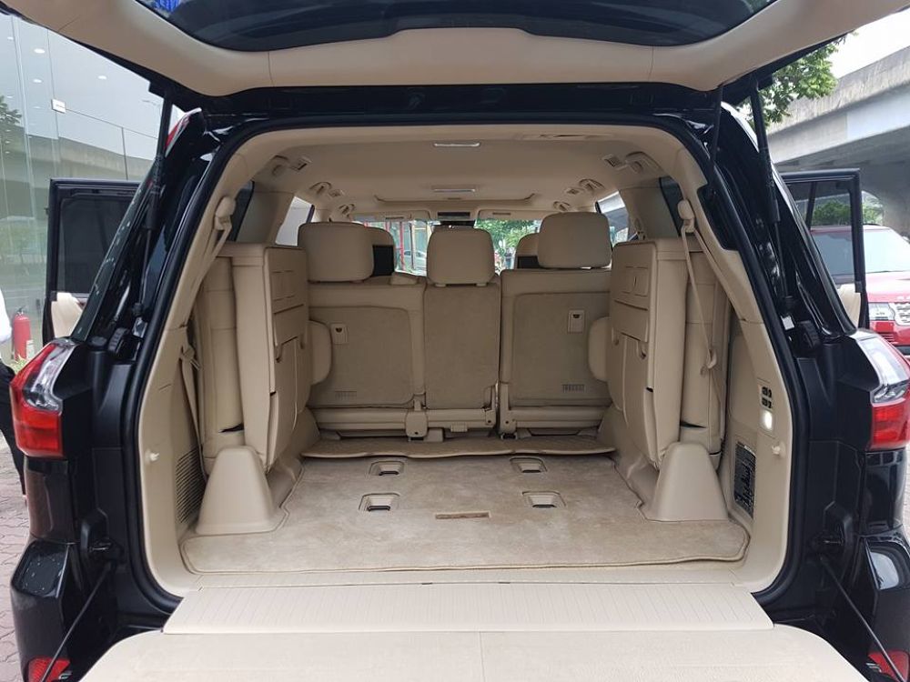 Lexus LX570 nhập khẩu từ Mỹ có giá 8,8 tỷ đồng tại Việt Nam
