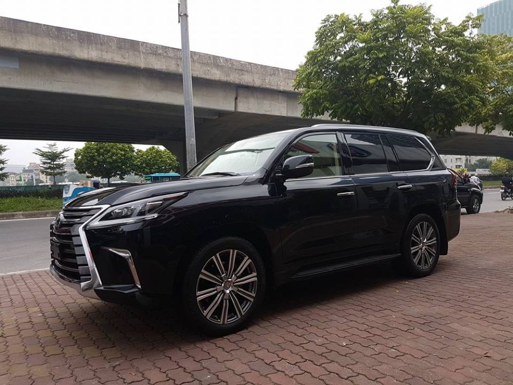 Lexus LX570 nhập khẩu từ Mỹ có giá 8,8 tỷ đồng tại Việt Nam