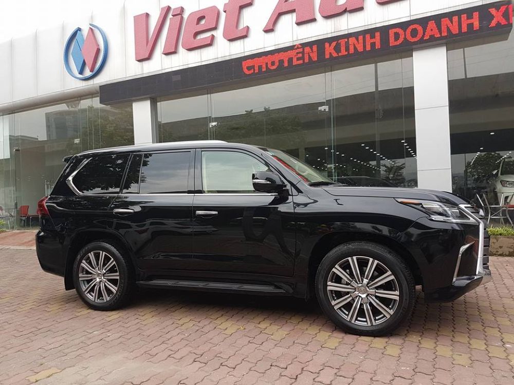 Lexus LX570 nhập khẩu từ Mỹ có giá 8,8 tỷ đồng tại Việt Nam