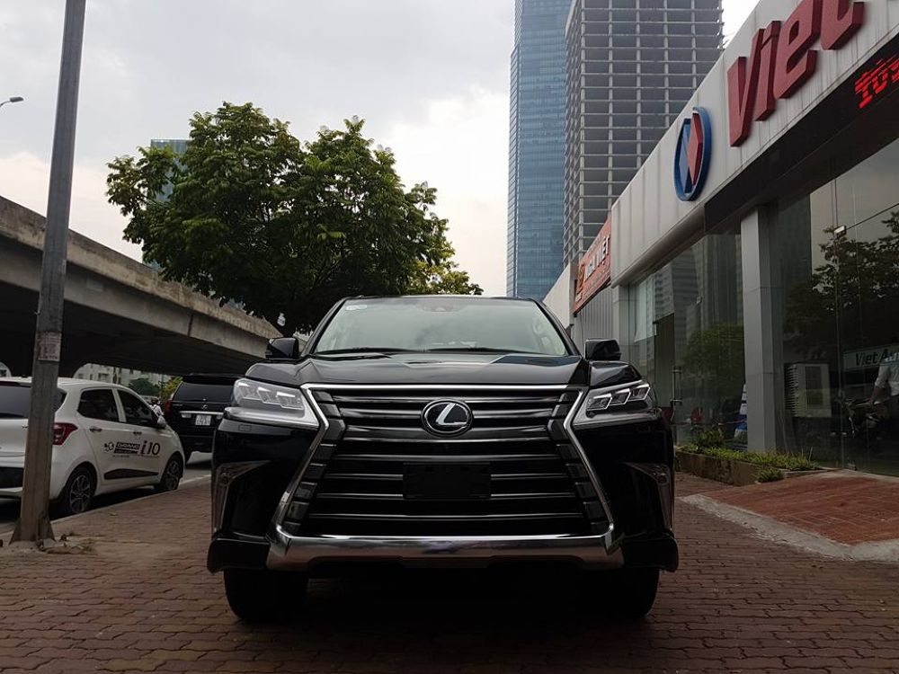 Lexus LX570 nhập khẩu từ Mỹ có giá 8,8 tỷ đồng tại Việt Nam