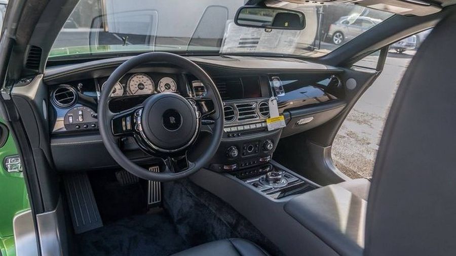 Ngắm Rolls-Royce Wraith Java Green có giá lên tới 9,36 tỷ VNĐ