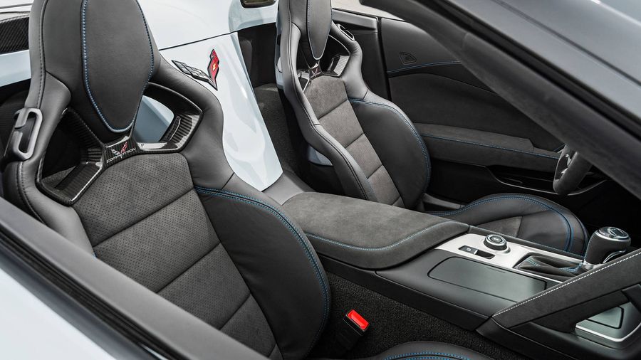 Chevrolet Corvette 2018 chia tay thế giới với số lượng sản xuất đáng buồn - chỉ 9.686 xe