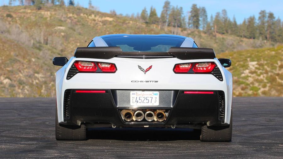 Chevrolet Corvette 2018 chia tay thế giới với số lượng sản xuất đáng buồn - chỉ 9.686 xe