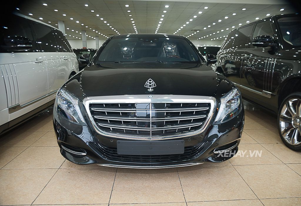 Bộ đôi siêu sang Mercedes-Maybach gắn logo Maybach tại Hà Nội