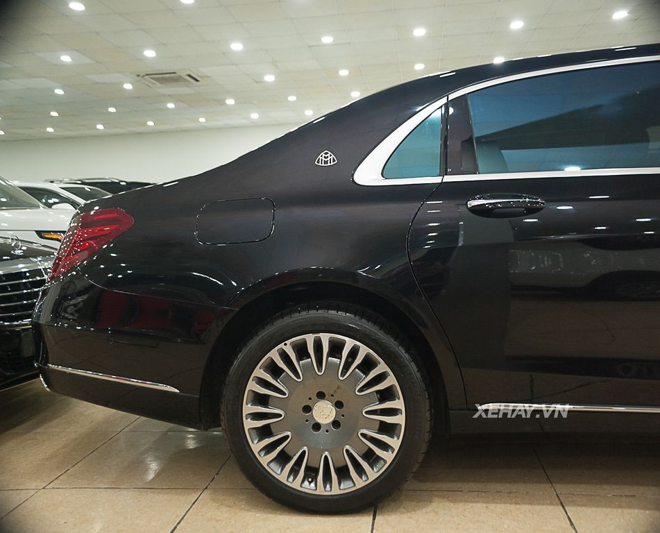 Bộ đôi siêu sang Mercedes-Maybach gắn logo Maybach tại Hà Nội