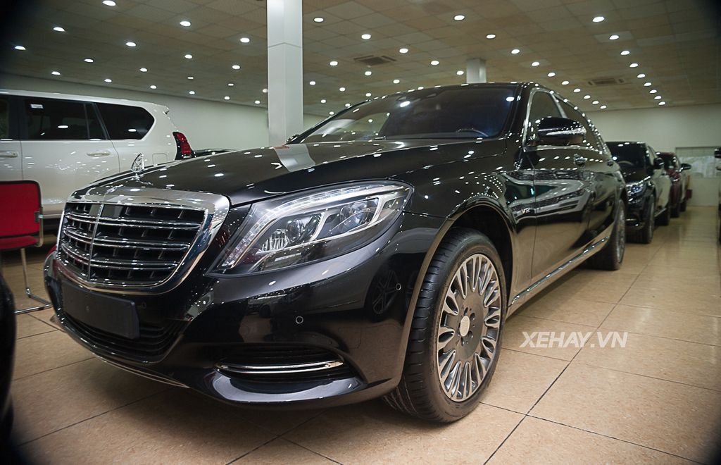 Bộ đôi siêu sang Mercedes-Maybach gắn logo Maybach tại Hà Nội