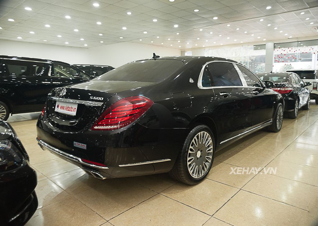 Bộ đôi siêu sang Mercedes-Maybach gắn logo Maybach tại Hà Nội