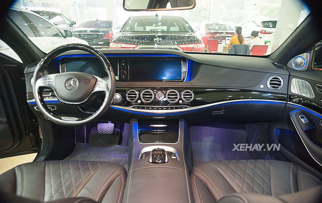 Bộ đôi siêu sang Mercedes-Maybach gắn logo Maybach tại Hà Nội