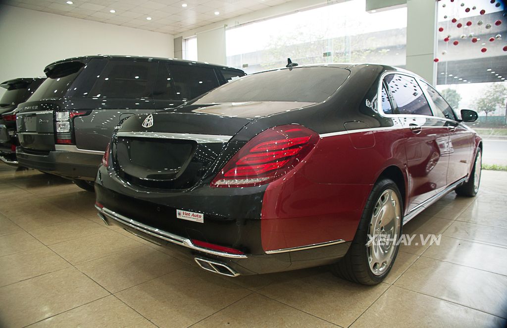 Bộ đôi siêu sang Mercedes-Maybach gắn logo Maybach tại Hà Nội