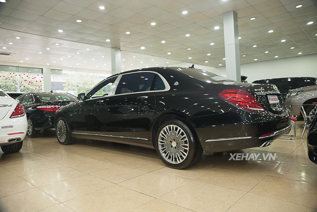 Bộ đôi siêu sang Mercedes-Maybach gắn logo Maybach tại Hà Nội