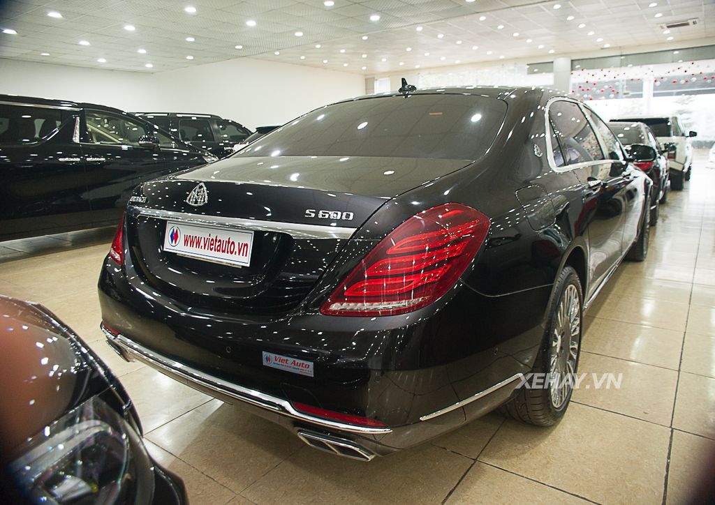 Bộ đôi siêu sang Mercedes-Maybach gắn logo Maybach tại Hà Nội