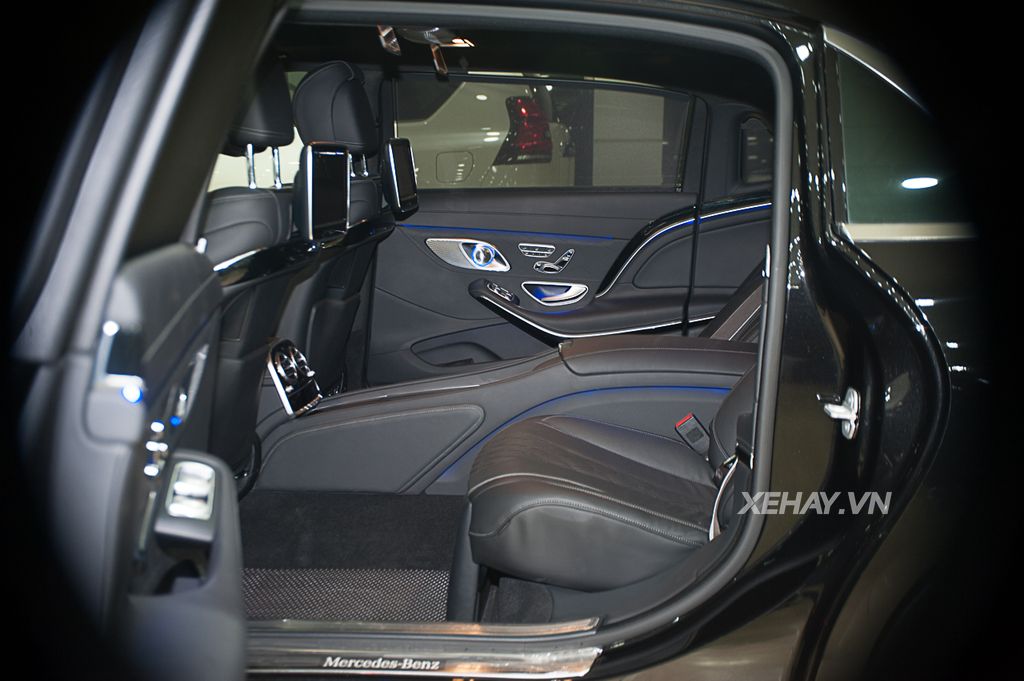 Bộ đôi siêu sang Mercedes-Maybach gắn logo Maybach tại Hà Nội
