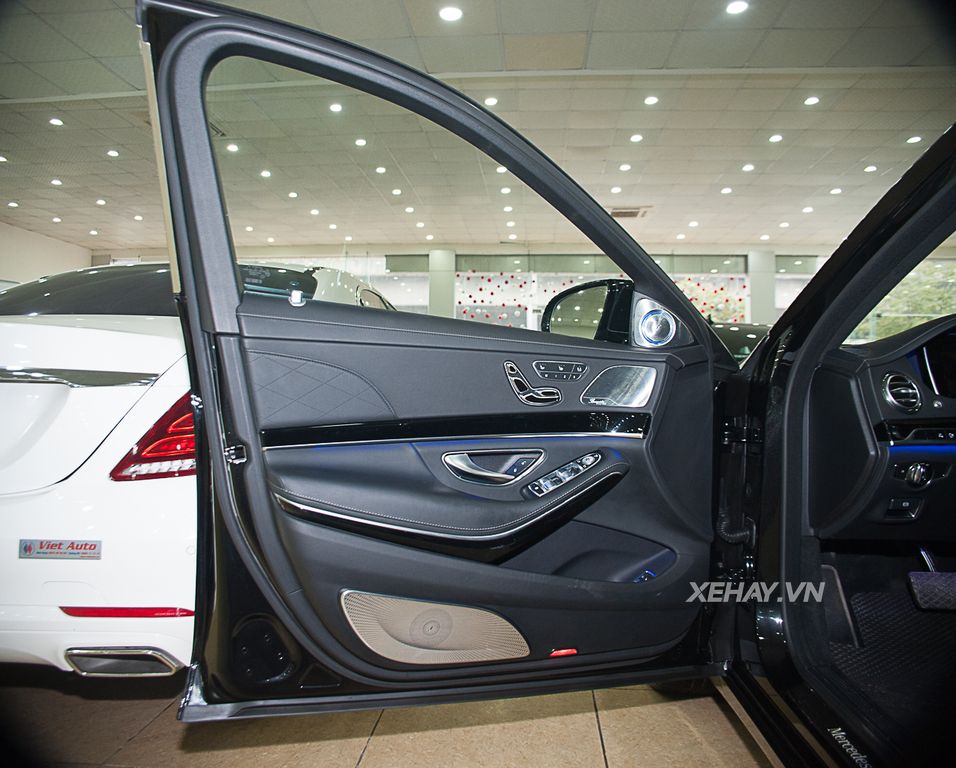 Bộ đôi siêu sang Mercedes-Maybach gắn logo Maybach tại Hà Nội