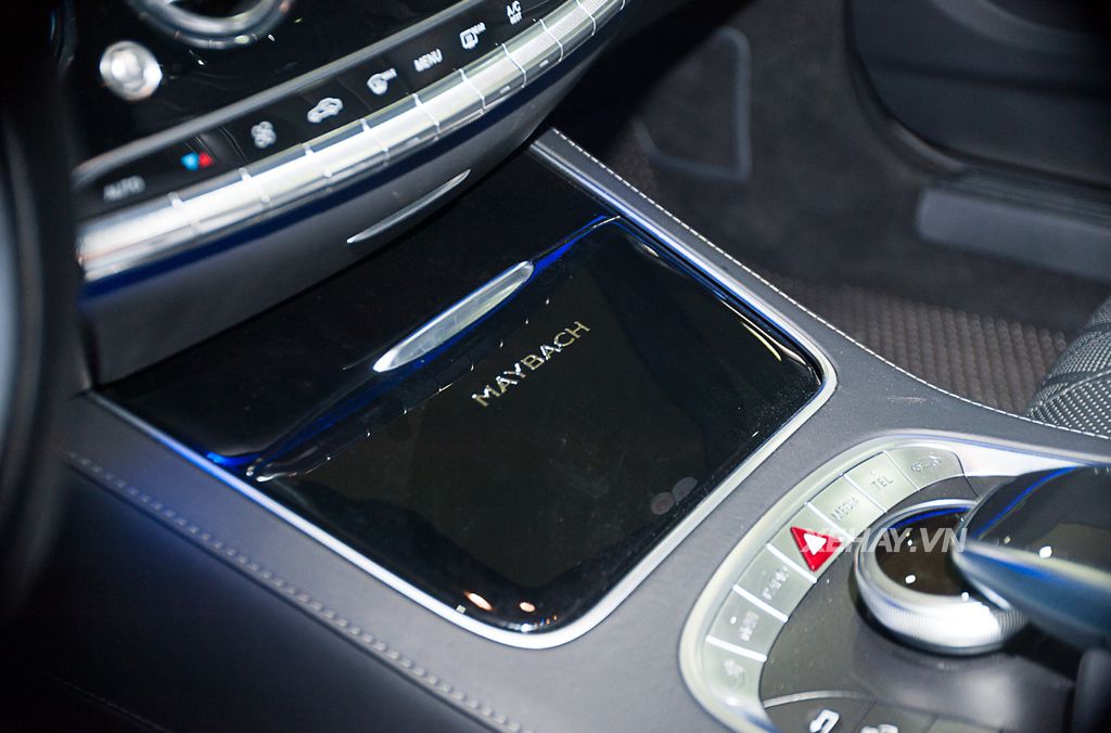Bộ đôi siêu sang Mercedes-Maybach gắn logo Maybach tại Hà Nội