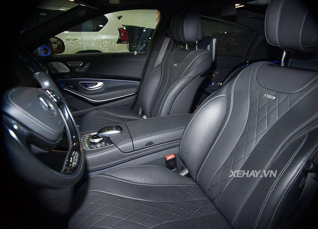 Bộ đôi siêu sang Mercedes-Maybach gắn logo Maybach tại Hà Nội