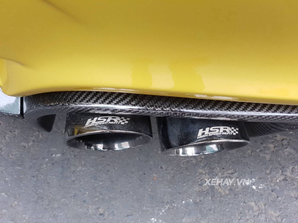 TP.HCM: BMW M4 Coupe ngoại thất vàng Austin Yellow nổi bật trên phố