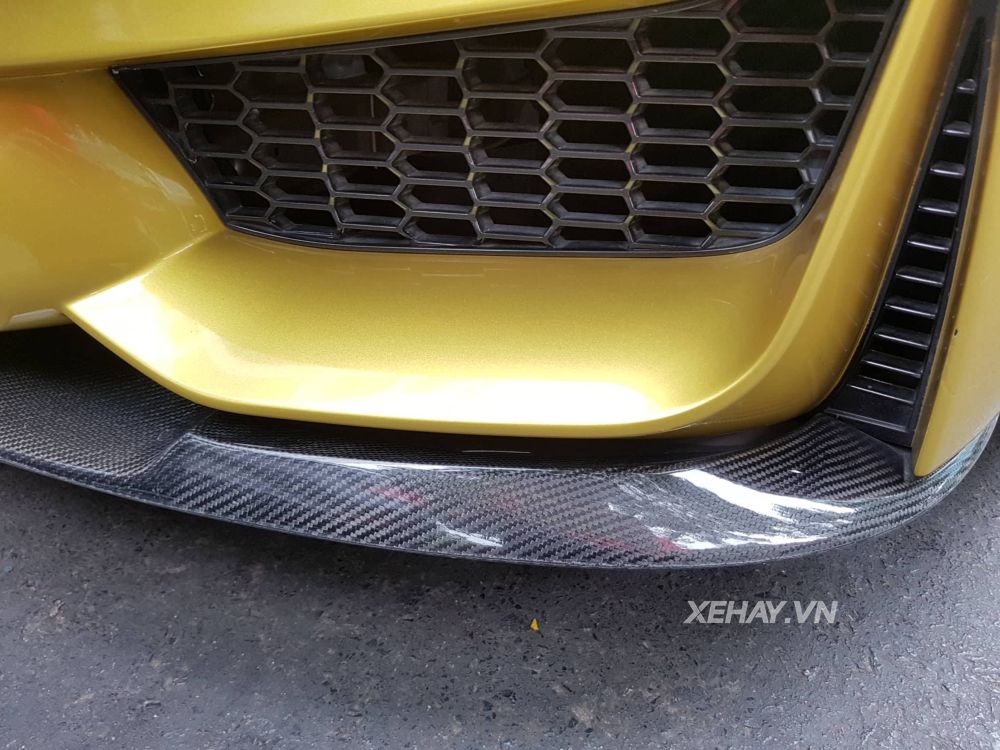 TP.HCM: BMW M4 Coupe ngoại thất vàng Austin Yellow nổi bật trên phố
