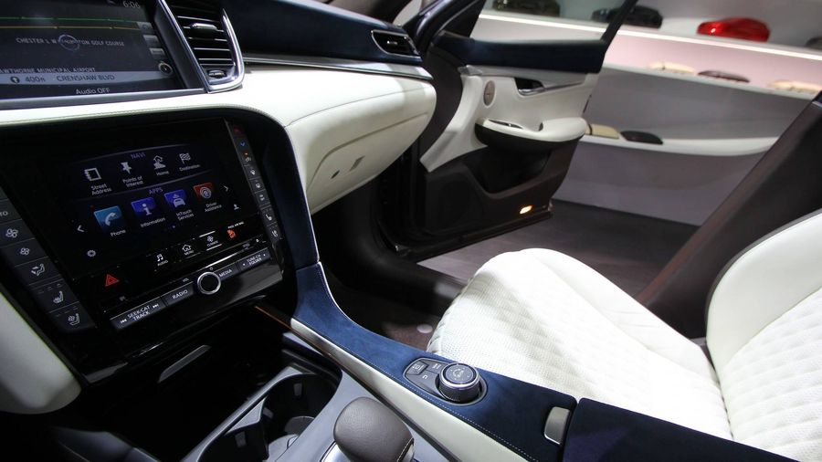 Infiniti chốt giá QX50 từ 831 triệu VNĐ, tặng nhiều phần quà giá trị cho khách hàng đặt mua xe