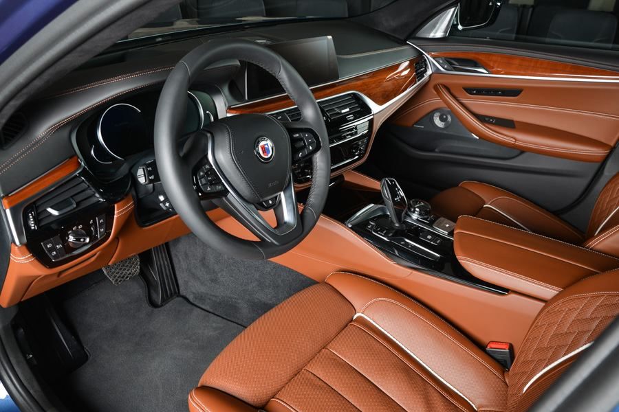B5 Bi-Turbo - chiếc xe bứt tốc nhanh nhất của Alpina đang được trưng bày tại Abu Dhabi