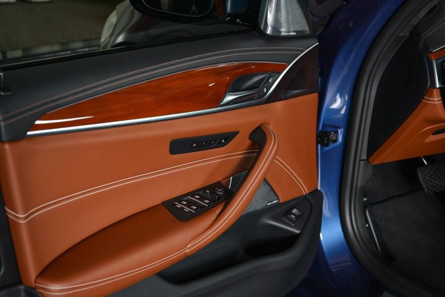 B5 Bi-Turbo - chiếc xe bứt tốc nhanh nhất của Alpina đang được trưng bày tại Abu Dhabi
