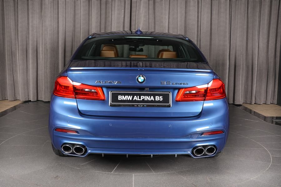 B5 Bi-Turbo - chiếc xe bứt tốc nhanh nhất của Alpina đang được trưng bày tại Abu Dhabi