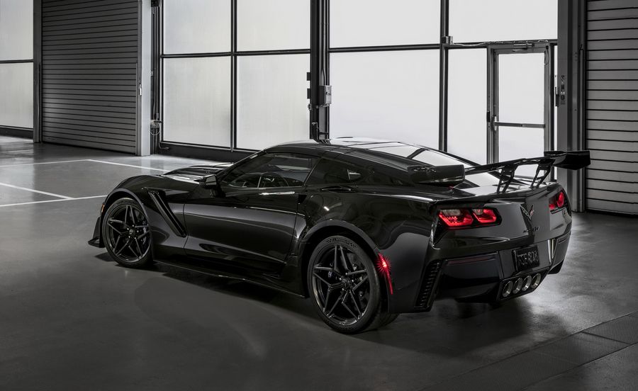 Chevrolet Corvette ZR1 2019 đầu tiên được chốt sàn đầu giá với 21 tỷ VNĐ
