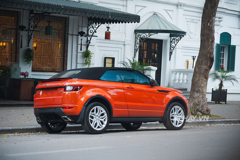 Chiêm ngưỡng Range Rover Evoque Convertible màu độc nhất Việt Nam của nữ biker Hà thành