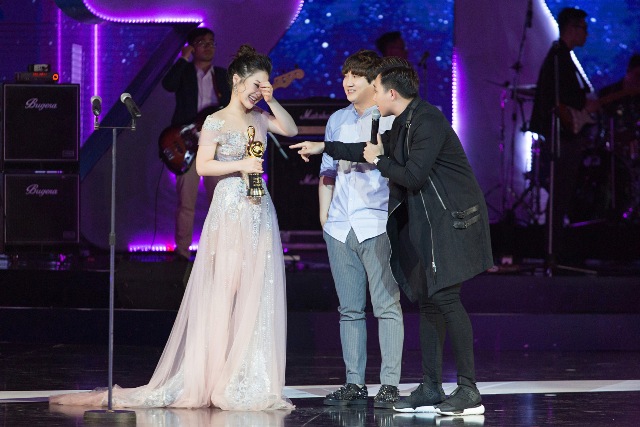 Hương Tràm đại thắng tại Zing Music Awards