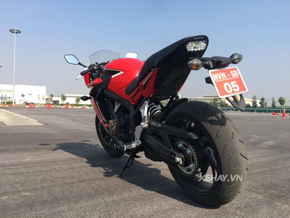 Chiêm ngưỡng vẻ đẹp của mô tô thể thao Honda CBR650F 2017