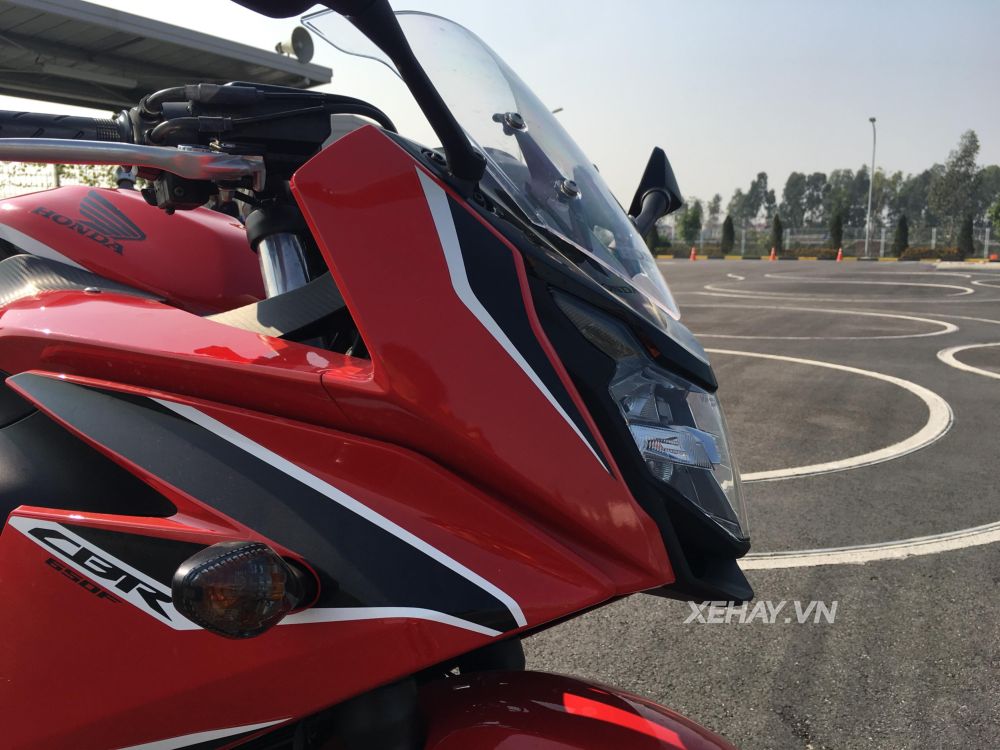 Chiêm ngưỡng vẻ đẹp của mô tô thể thao Honda CBR650F 2017
