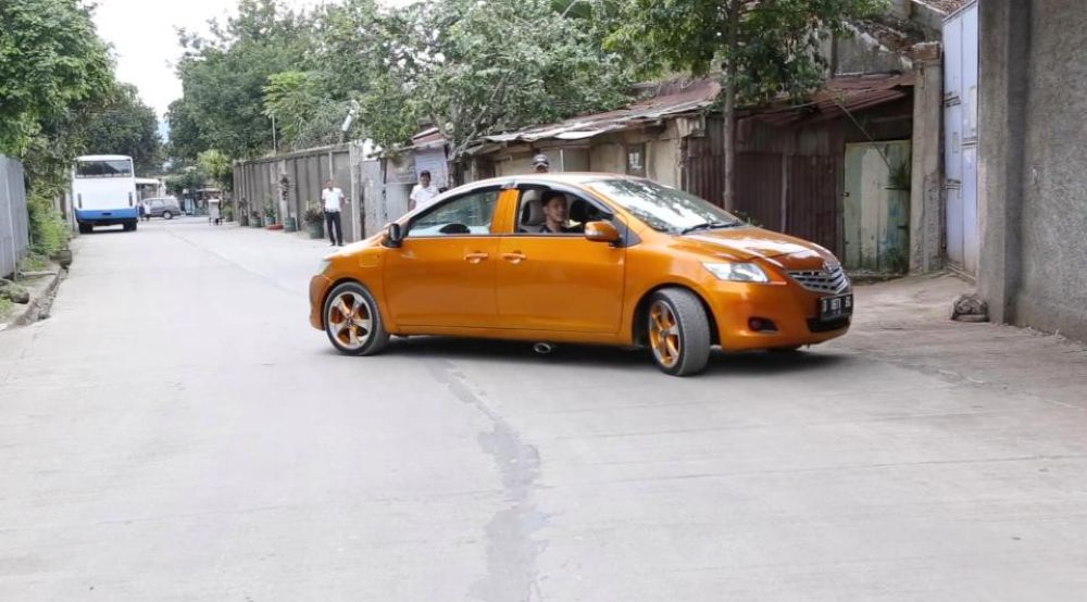 Dân chơi Indonesia độ xe Toyota Vios 2 đầu kỳ lạ gây chú ý trên mạng xã hội